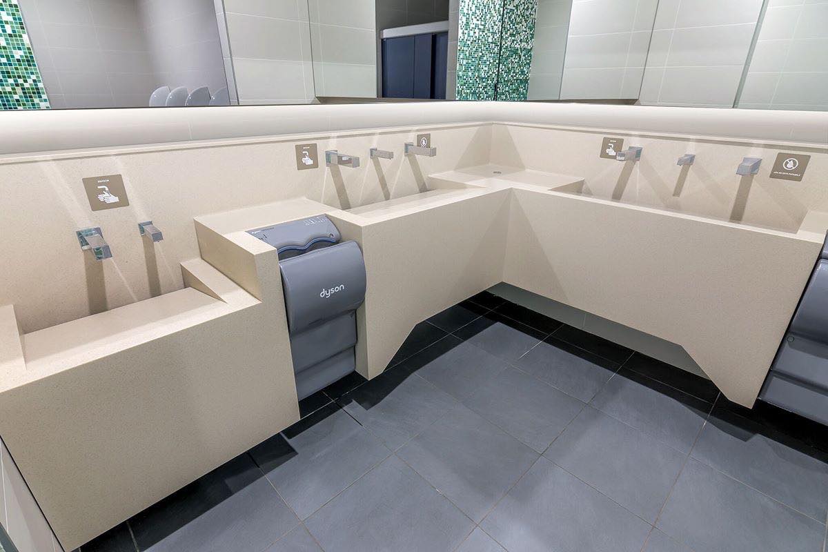 Thiết kế nhà vệ sinh bằng chất liệu đá solid surface Himacs LG liền khối chuẩn khách sạn 5 sao Đá ốp lavabo