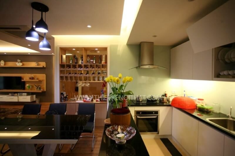 Thiết kế nội thất khu phòng ăn kết nối với không gian phòng bếp mở hiện đại